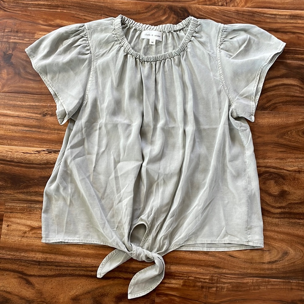 Cloth and Stone linen top! Size medium pale green color.